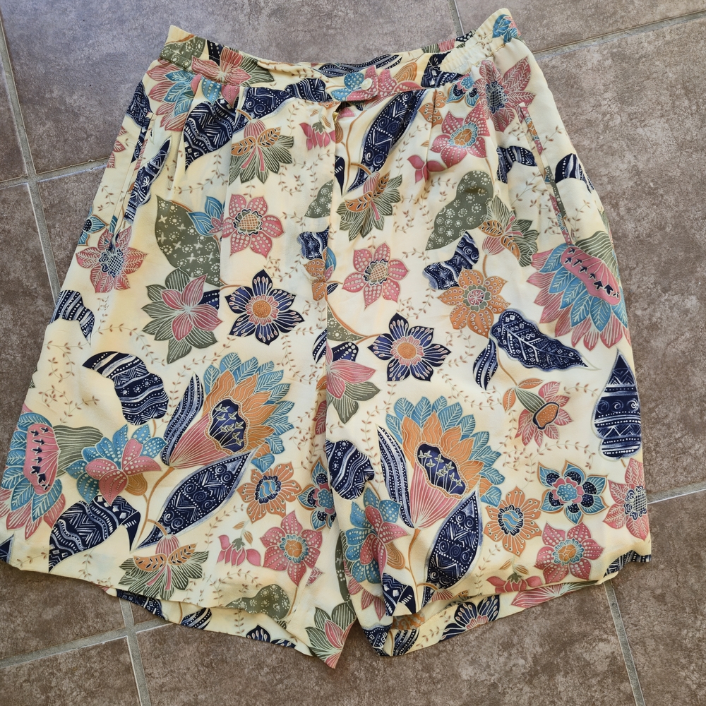 Elastic-Waist Floral Print Women's Bermuda Shorts - Cream Multi